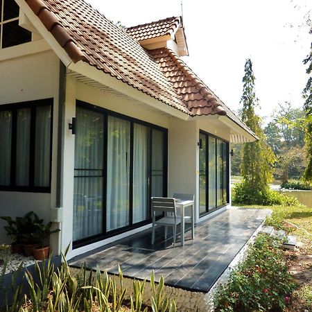 Sappraiwan Elephant Resort & Sanctuary Kaengsopha Rom bilde